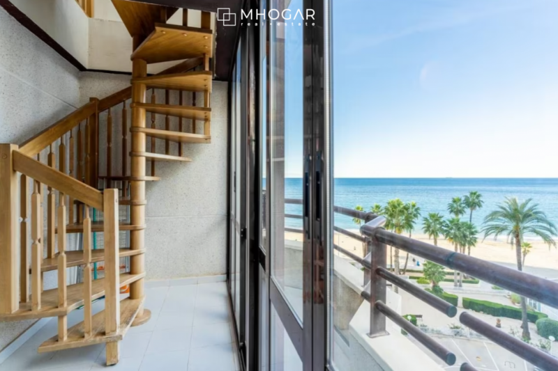 Calpe - Penthouse-Duplex zum Verkauf, direkt am Strand.